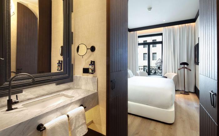 Hotel Montera Madrid, Curio Collection by Hilton