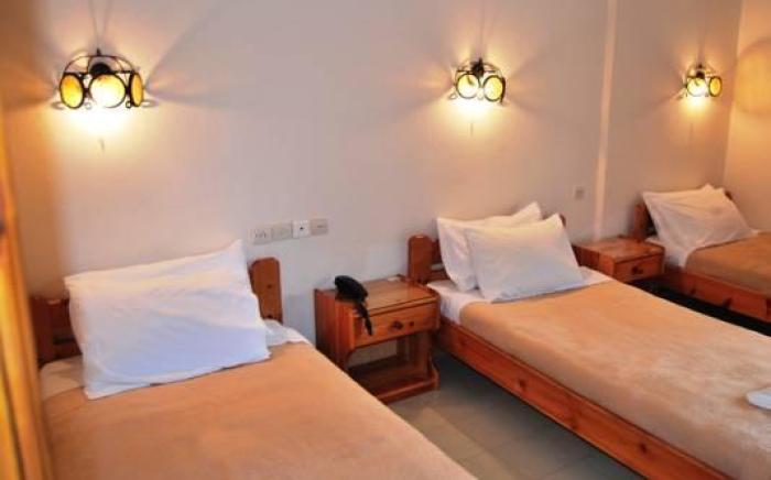 Yannis Hotel
