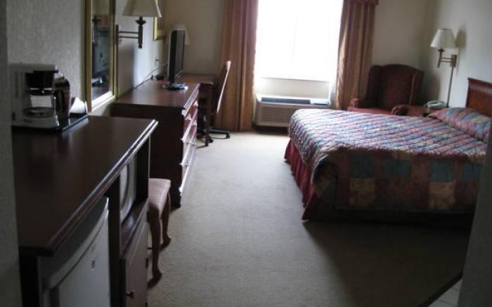 Econo Lodge Inn & Suites