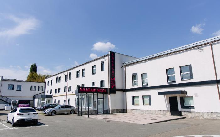 Amarant Stay by C.H.M