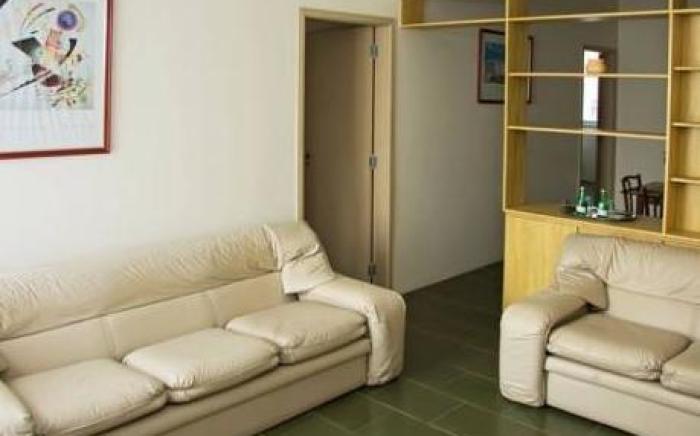 Cris Hotel