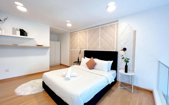 EkoCheras Luxe Suite: Chic Balcony Bliss by MOKA