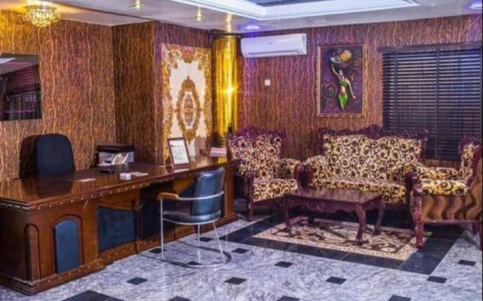E-Suites Hotel 