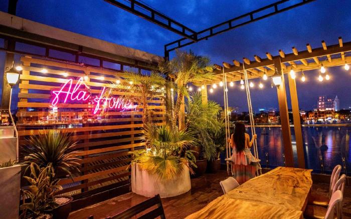 Full moon Terrace