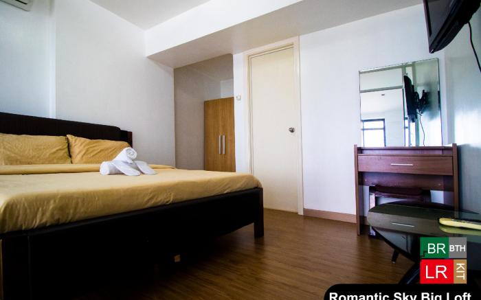 Amazing Loft big 1BR Romantic Gramercy Makati 4822