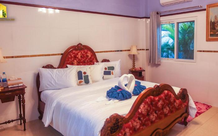 Paikan Botanic House, Sattahip