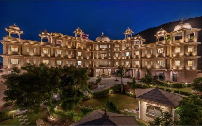 Traavista Aravali Mahal - Luxury Lake View Heritage Resort