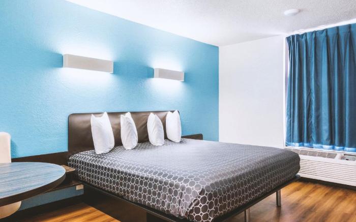 Blue Way Inn & Suites By Jasper Beeville