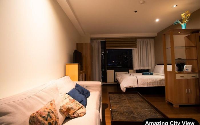 Amazing Romantic view L-pools Gramercy Makati 1422