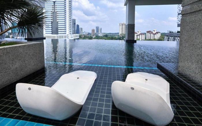 Loki • Twin Galaxy • Studio 2Pax WiFi • JohorBahru