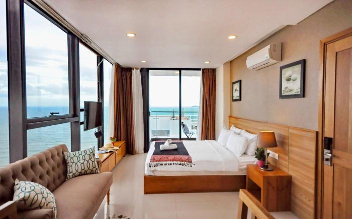 Amazing ocean view 2 bedroom apartment in Maple