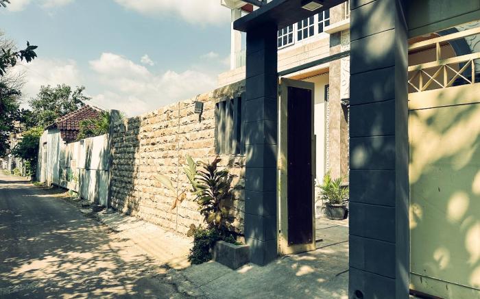 Guest House Hj Muriyah Syariah Slawi Mitra RedDoorz