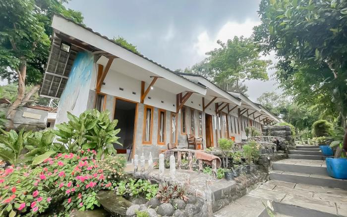 Urbanview Hotel D'Pineapple Villa Ciater by RedDoorz