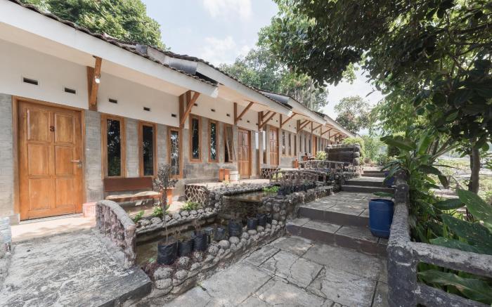 Urbanview Hotel D'Pineapple Villa Ciater by RedDoorz