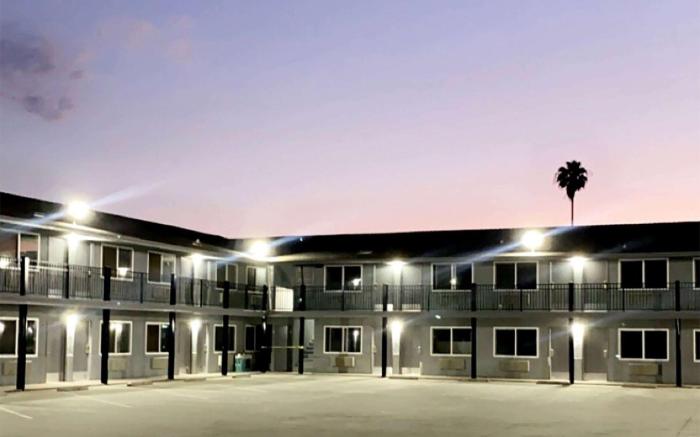 Super 8 by Wyndham Bakersfield CA