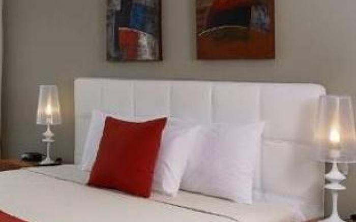 Real Colonia Hotel & Suites