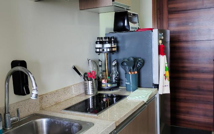 condominium daily rental with a city view.