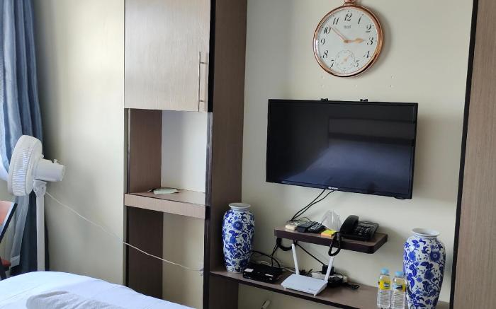 condominium daily rental with a city view.
