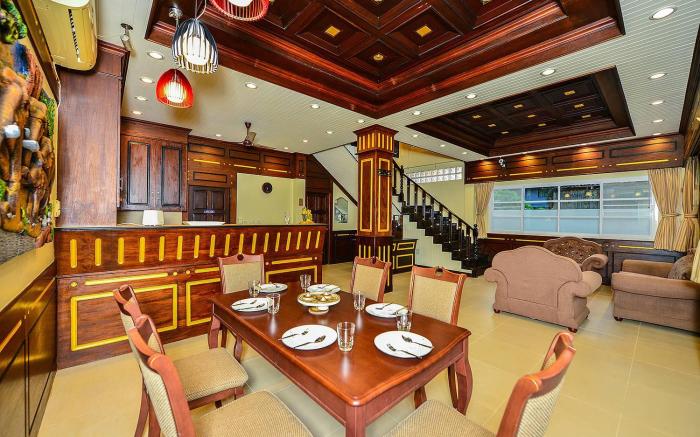 Unique&Nice 7BD pool villa in heart Nanai Patong