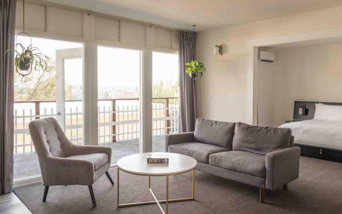 Hollywood Hills Hotel
