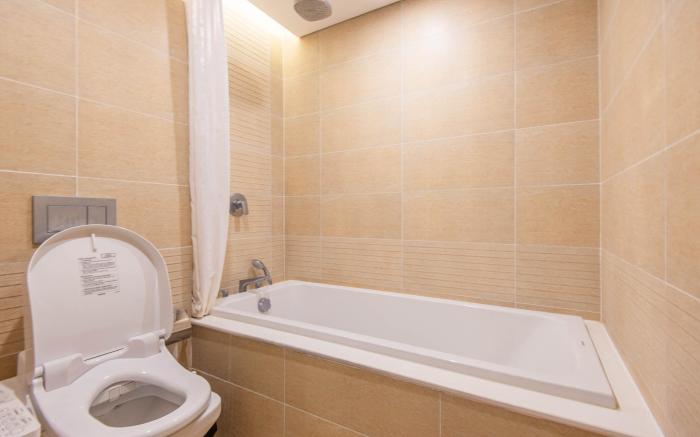 Metropolis one bedroom apartment Near Lotte Tower