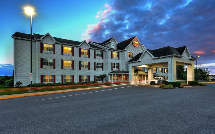 Lancaster Inn & Suites 