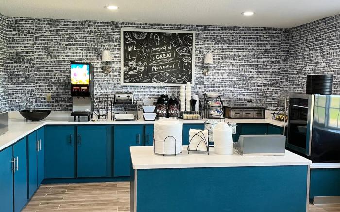 AmericInn by Wyndham Williamsburg