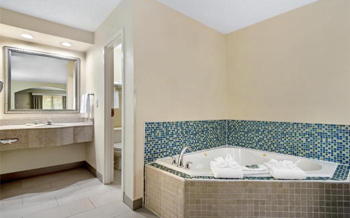 Best Western Inn & Suites - Monroe