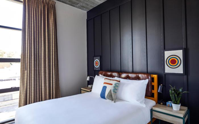 Waymore's Guest House and Casual club