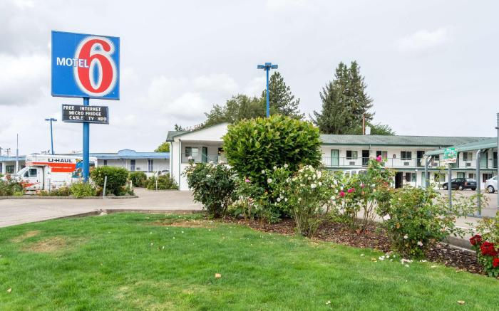 Motel 6 Albany, OR