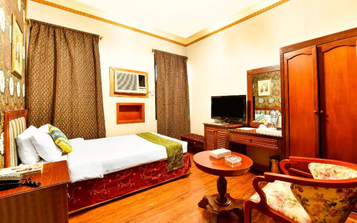 Capital O 125 Moon Plaza Hotel