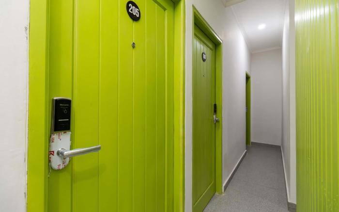 Urbanview Hotel Bizhome Artha Gading Boulevard by RedDoorz