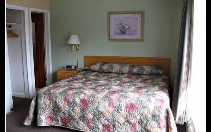 Perth Plaza Inn & Suites