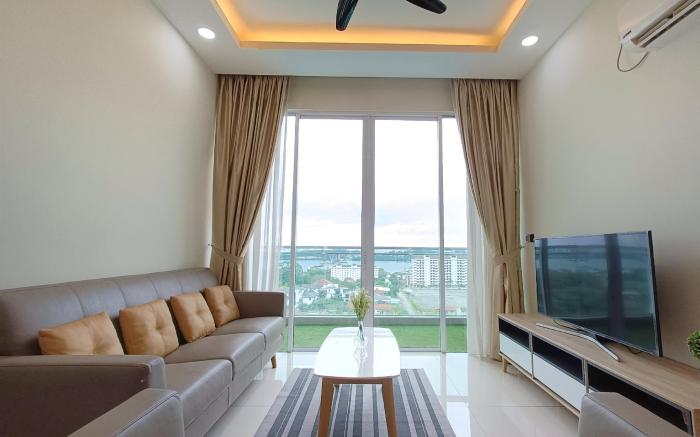 Paragon Suite, Wind by pool by Antlerzone