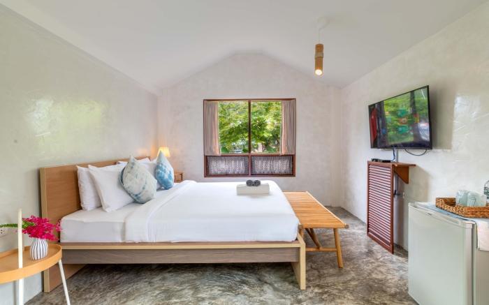 The Little White Bird Traveler Hostel