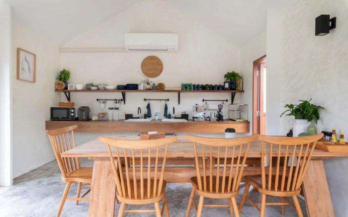 The Little White Bird Traveler Hostel