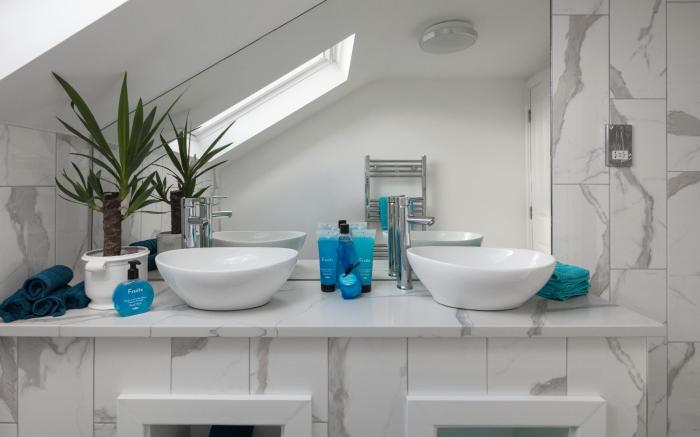 Luxury 3Bed Apt | mins from tube - Up to 20 Guests