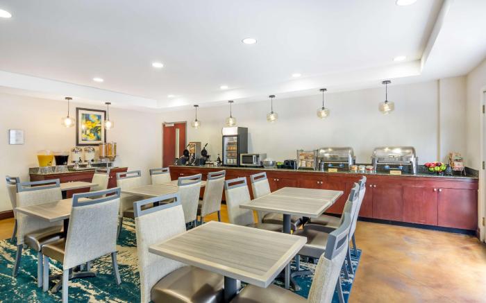 Best Western Plus Waynesboro Inn & Suites Conference Center