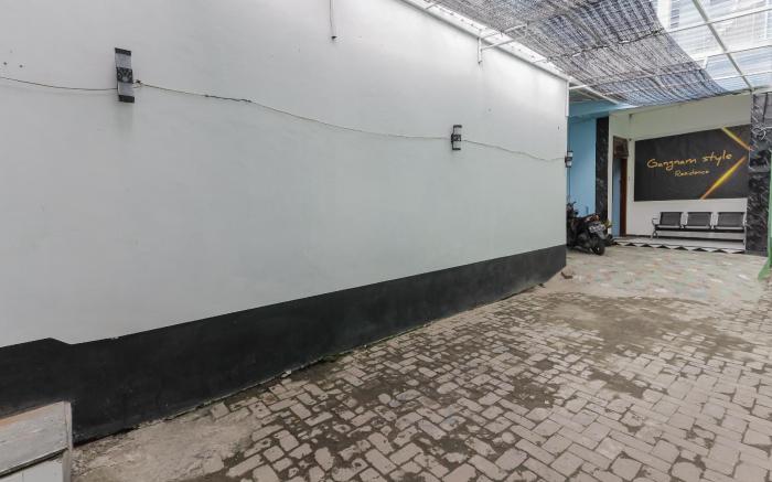 RedDoorz near Mayapada Hospital Surabaya