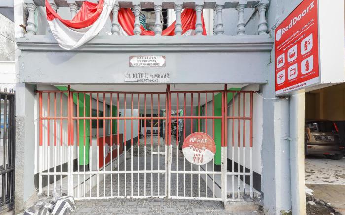 RedDoorz near Mayapada Hospital Surabaya