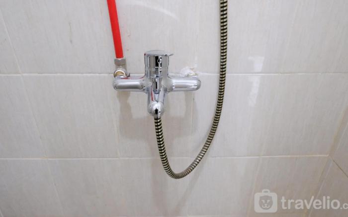 Homey 2BR at Puncak Permai Apartment By Travelio