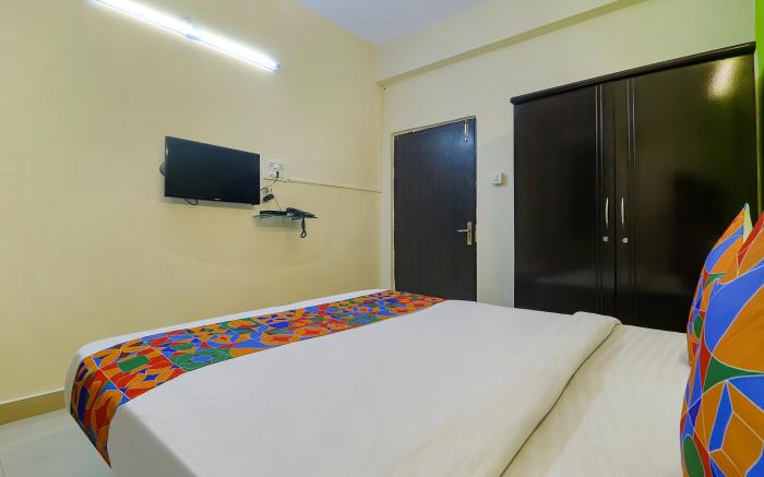 FabHotel Broholic - 200M from CARE Hospitals - Hitech City