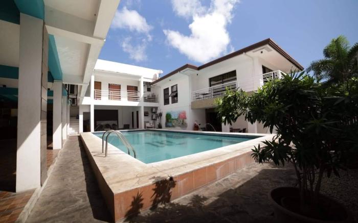 MODERN PEAK SUITES 