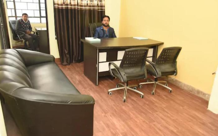 Goroomgo Hotel Paradise Varanasi