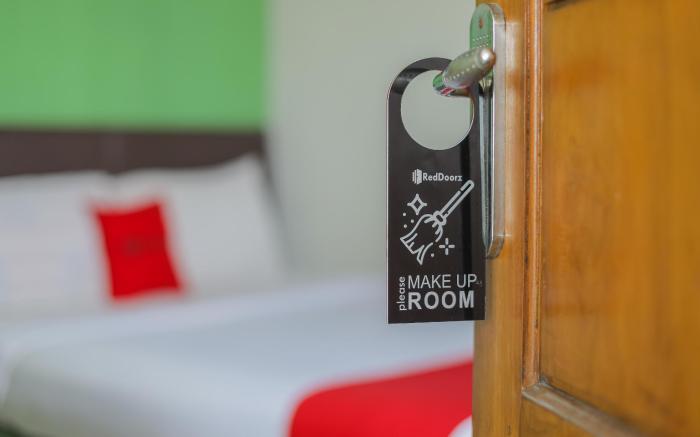RedDoorz near Juanda International Airport 2
