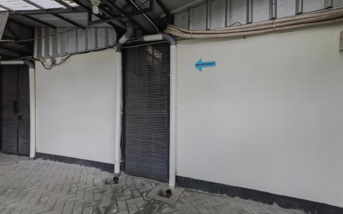 RedDoorz near RS Sari Asih Ciledug