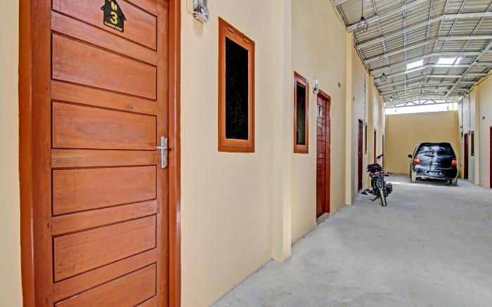 OYO 91835 Djasur Kost