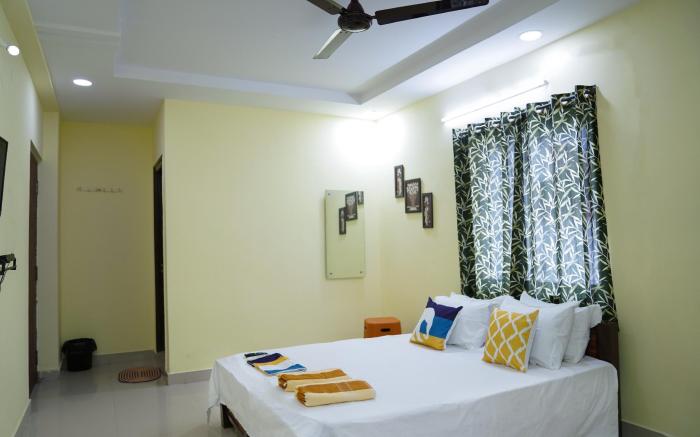 Hotel Yellow Bells