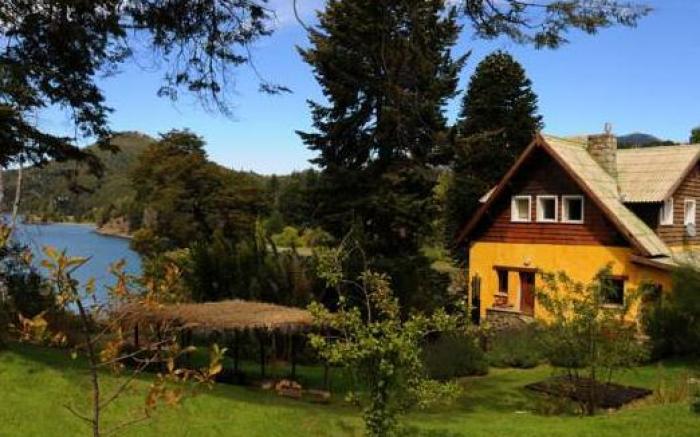 Los Juncos Patagonian Lake House