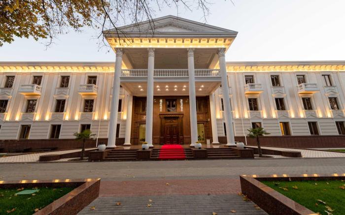 Zarafshon Parkside Hotel
